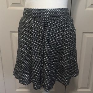Ann Taylor LOFT B&W Spade Skater Skirt Size S